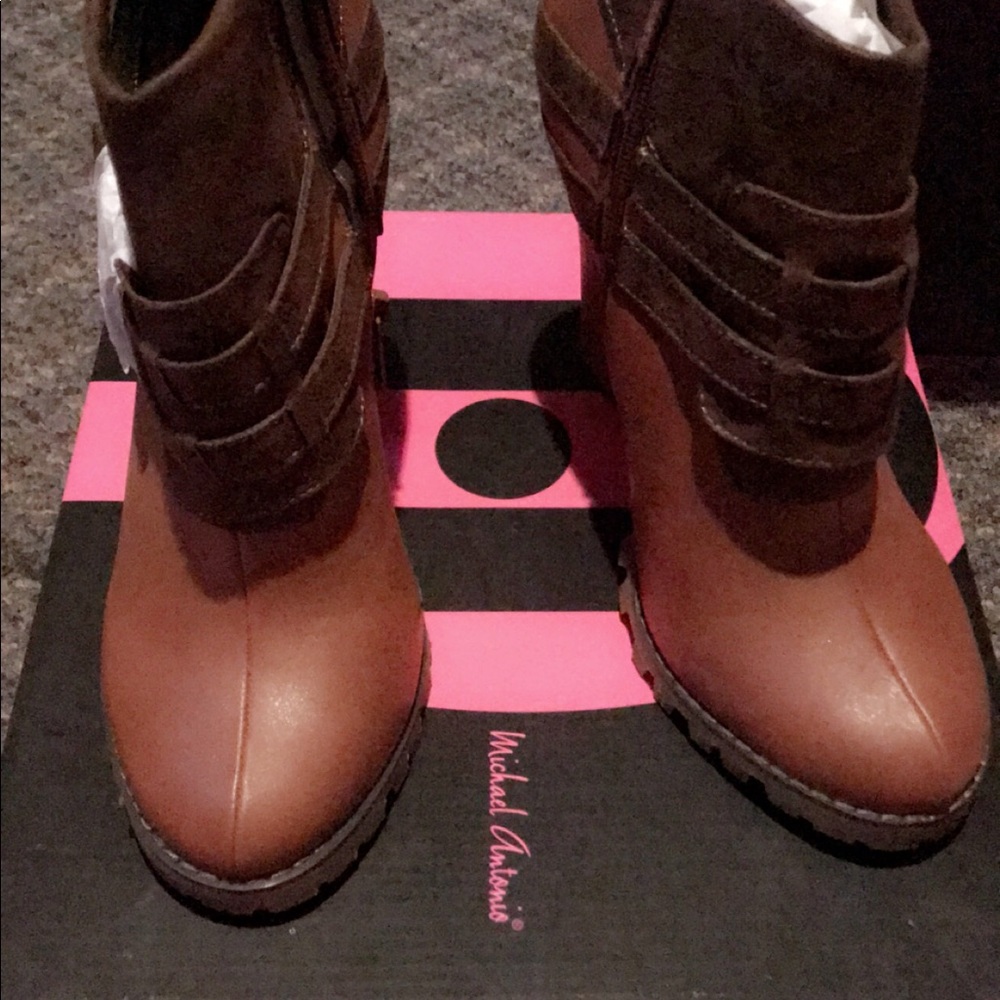 New in box ankle boots